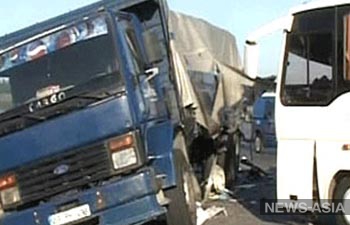 В автокатастрофе на юге Казахстана погибли 20 человек