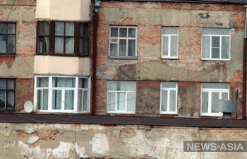 Омские власти выделили 10 миллионов рублей на ремонт многоквартирных домов