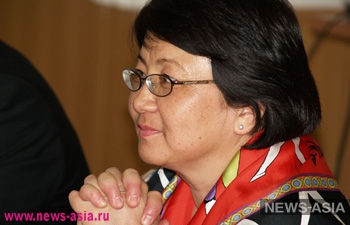 Роза Отунбаева считает, что власти в силах погасить любые столкновения в республике
