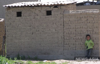Жители киргизского города Майли-Суу захватили здание местной администрации