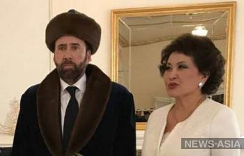 Казахстан взорвал соцсети изображением Николаса Кейджа в национальной одежде
