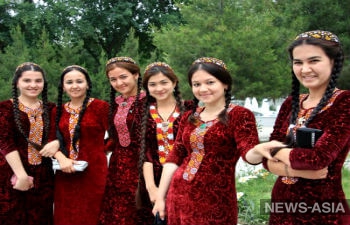 Туркменистанкам к 8 марта государство преподнесет денежные презенты