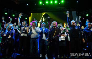 Более 5 тысяч человек попрощались в Екатеринбурге со «Старым новым роком»
