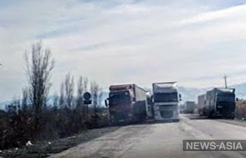 Казахстан ограничил передвижение большегрузов по своим дорогам