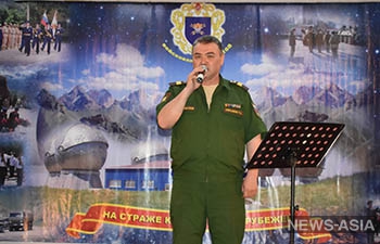 Творческие коллективы российской военной базы поздравили с Днем космонавтики