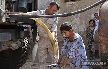 Российские военные обеспечили питьевой водой жителей Ганчина в Таджикистане
