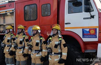 Россия передала Кыргызстану 40 пожарных автоцистерн