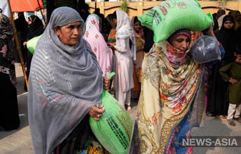 В пакистанском Карачи во время бесплатной раздачи муки погибли 11 человек