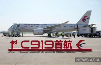 В Китае запустили первый пассажирский самолет собственного производства