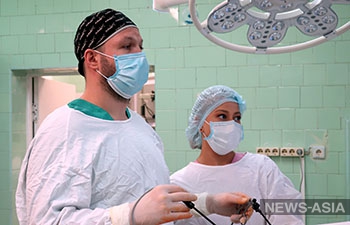 Свердловские хирурги первыми в стране избавили пациента от гигантской аневризмы лапароскопическим методом