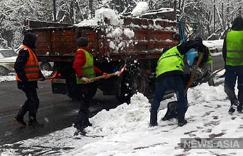 Муниципальное предприятие «Тазалык» ночью оперативно приступило к уборке снега