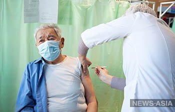 В Кыргызстан прибыло более 20 тысяч доз вакцины от COVID-19