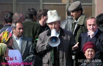 Жители юга Киргизии требуют отставки Атамбаева, еще не успевшего вступить в должность