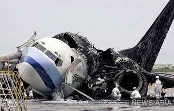В китайском Ичуне разбился самолет. Из 100 пассажиров половина погибла