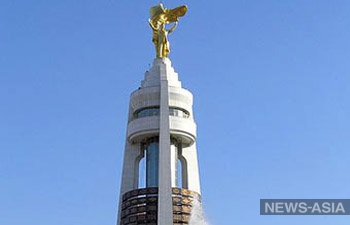 Ашхабад лишился вращающейся статуи Туркменбаши