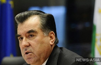 Президент Таджикистана призвал молодежь «не терять политическую бдительность»