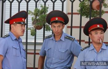 Главный милиционер Киргизии признал, что его подчиненные крышуют криминал