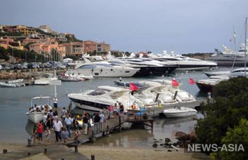 Российских туристов оштрафовали за шумные гулянья на яхте у берегов Сардинии