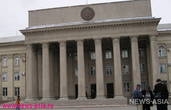 Парламент Киргизии не может начать свою работу из-за судебных процессов