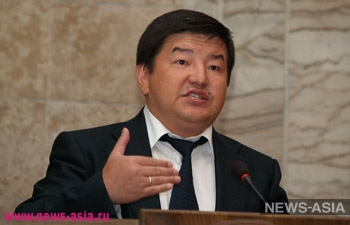 Бывший вице-премьер Киргизии Акылбек Жапаров предложил избрать двух спикеров и премьер-министров одновременно