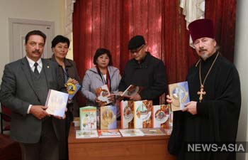 РПЦ и News-Asia подарили школам нарынского района больше тонны учебников
