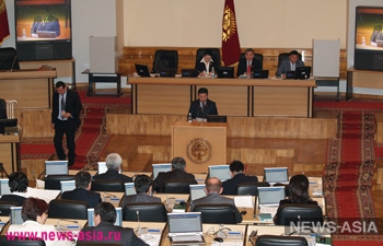 В киргизском парламенте между собой передрались депутаты