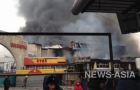 В дни похолодания горел крупнейший рынок Бишкека - Ошский, 12 пожарных расчетов пытались потушить пламя более 5 часов. Выгорели дотла 118 торговых точек и склады.