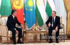 На двусторонней встрече Мирзиеев и Назарбаев обсудили укрепление как торгово-экономических, так и гуманитарных связей.