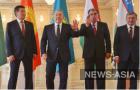Четыре страны представляли четыре президента, Туркмению же - председатель меджлиса, и по протоколу сделать памятное фото с ней в дружеской обстановке у лидеров ЦА не получилось.